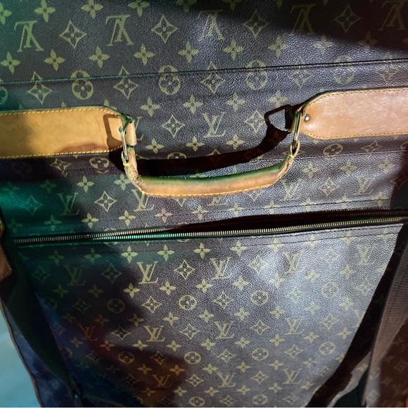 Selling a used authentic Louis Vuitton Luggage Garment Bag. - Picture 12 of 14
